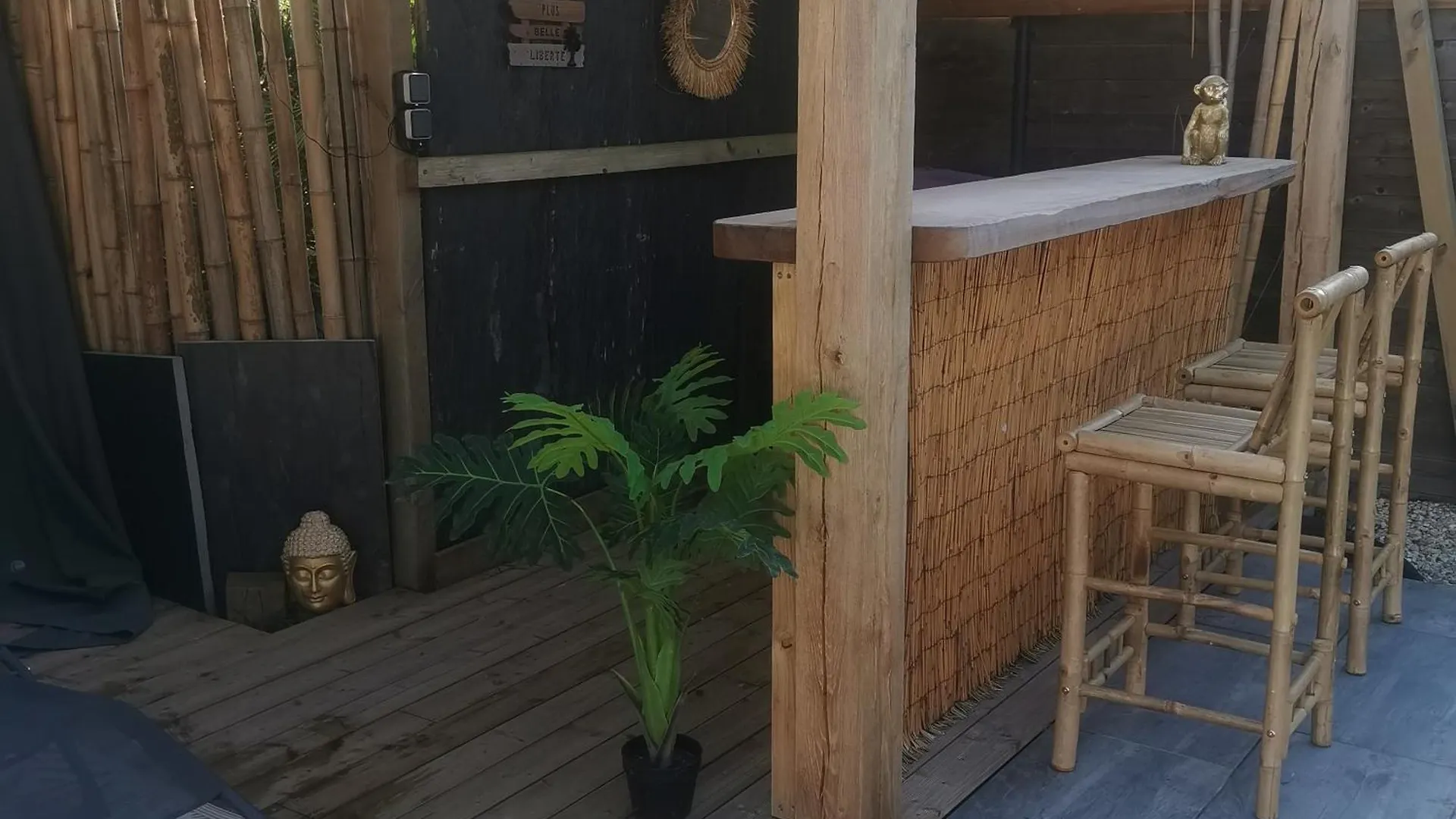 Logement Cosy Avec Piscine Et Jacuzzi Privatifs 4 Etoiles Guest house Saint-Dolay
